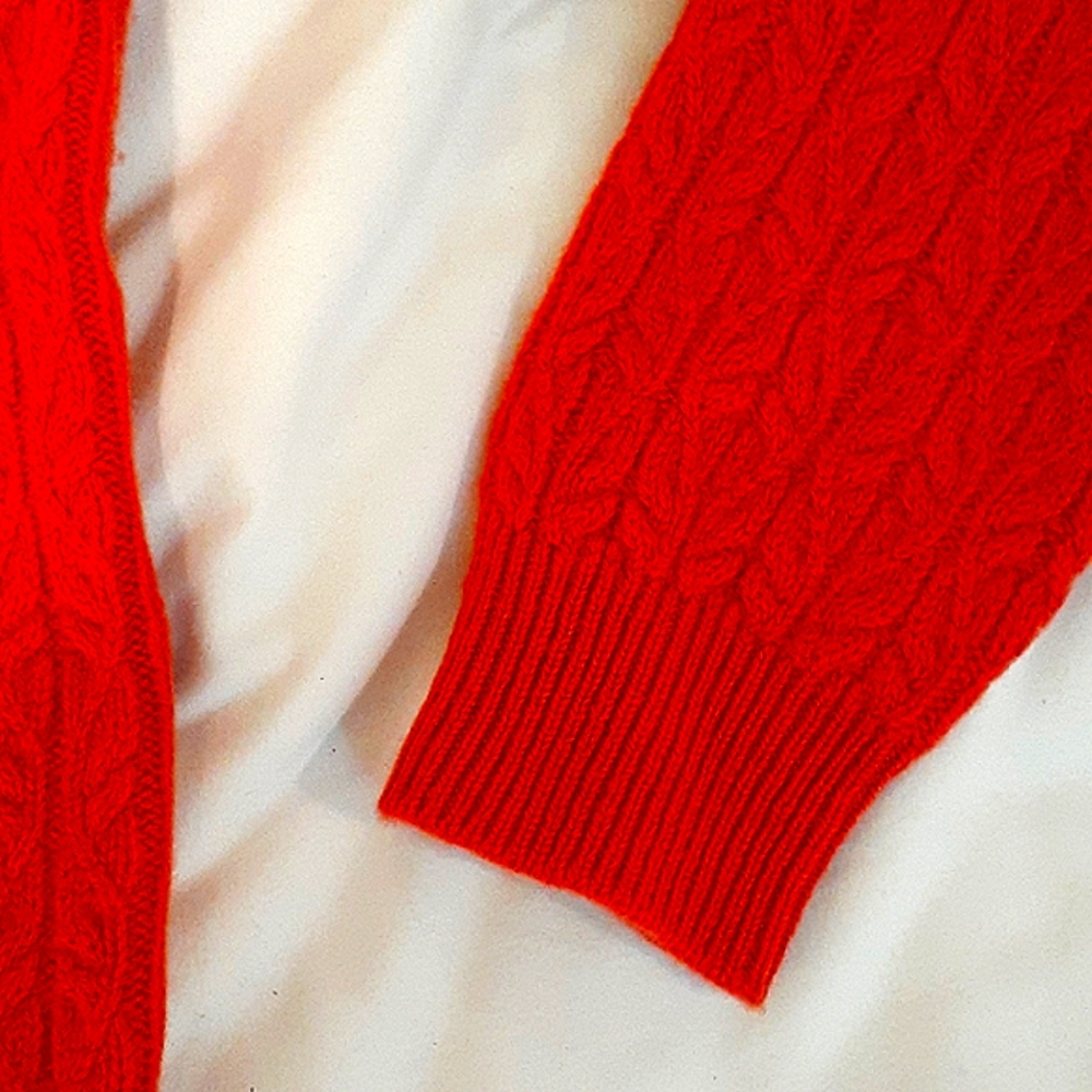 NWT   merino wool  has a rich amber color very cute warm goes w everything!